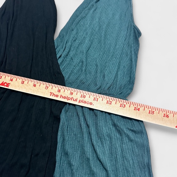 Free People Tank Top Women's Medium Two-tone Black Green Deep V-Neck Textured - Picture 9 of 9